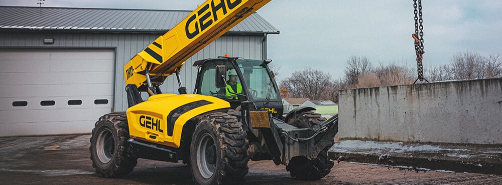 Gehl telehandler lifting concrete